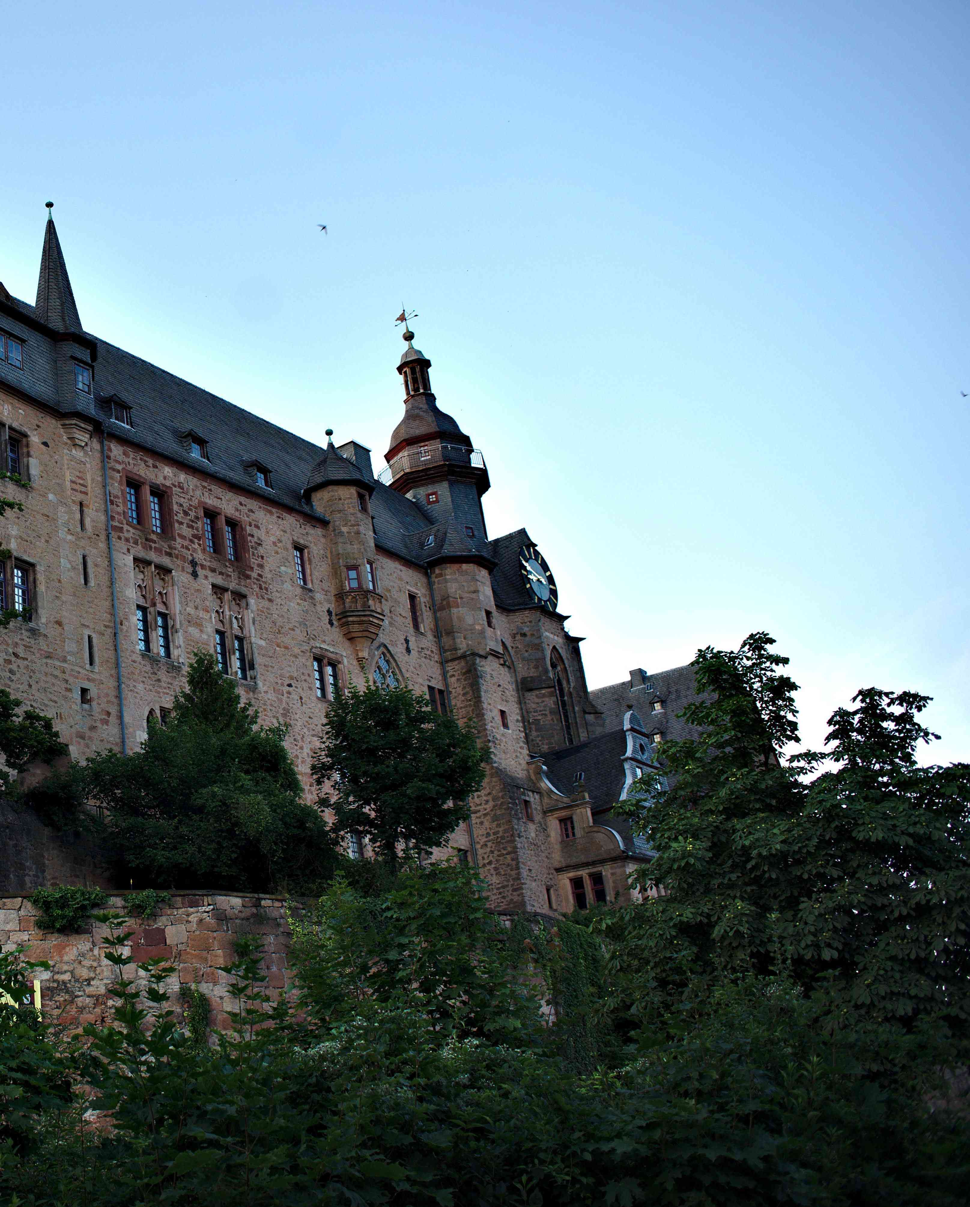 Öffnet die Seite 'Castle College'